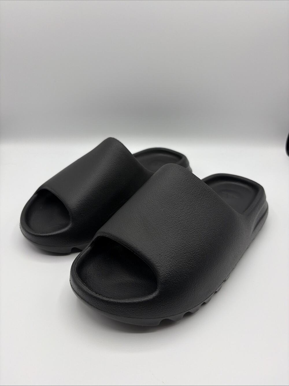 Adidas Yeezy Slides Sandals Shoes Men’s Sz 6 Black New NWOB